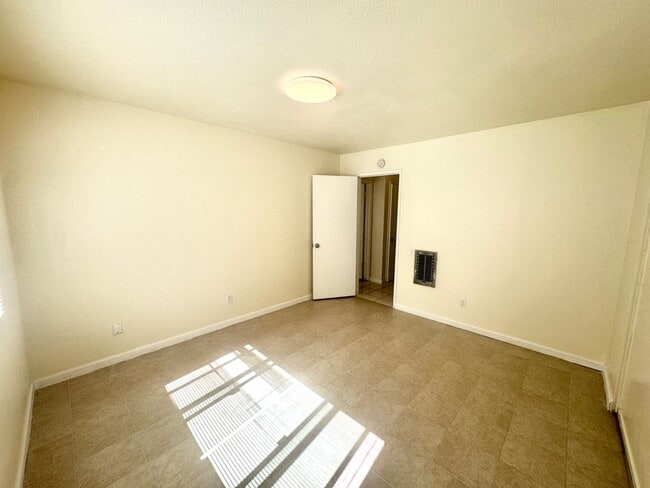 Building Photo - 2589 Hayes Dr