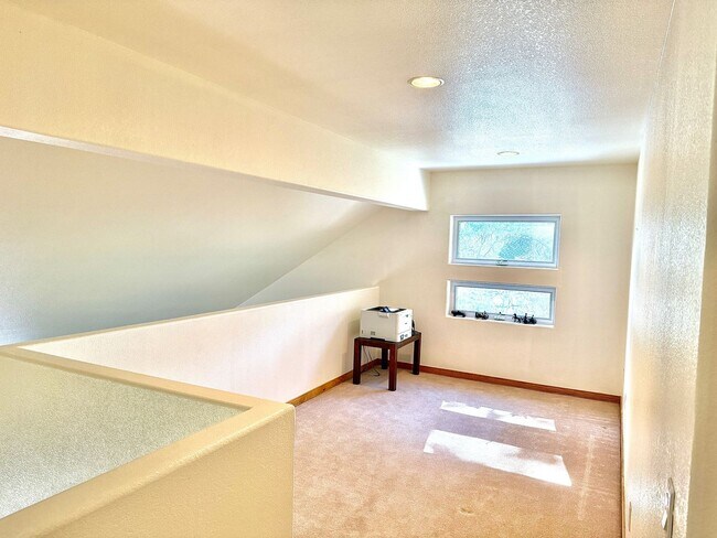 Building Photo - Warm & Spacious Woodmoor Home in a Fantast...