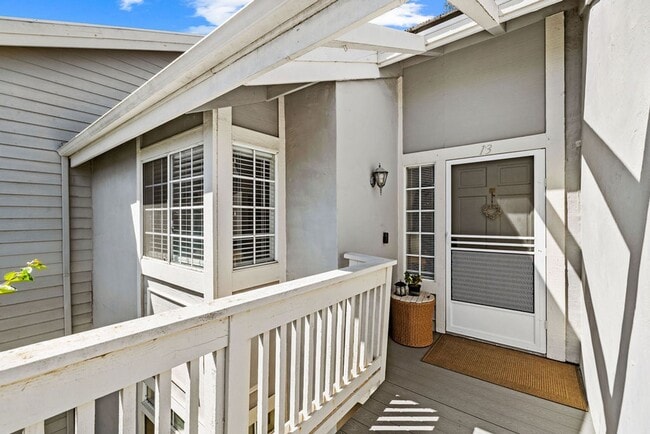 Building Photo - 13 Campton Pl