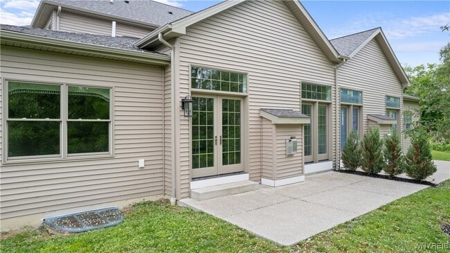 Building Photo - 10 Bentley Dr