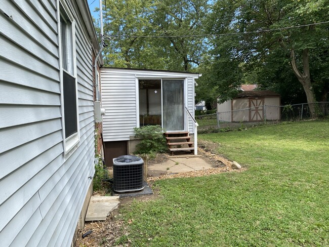 Building Photo - 226 Henquin Dr