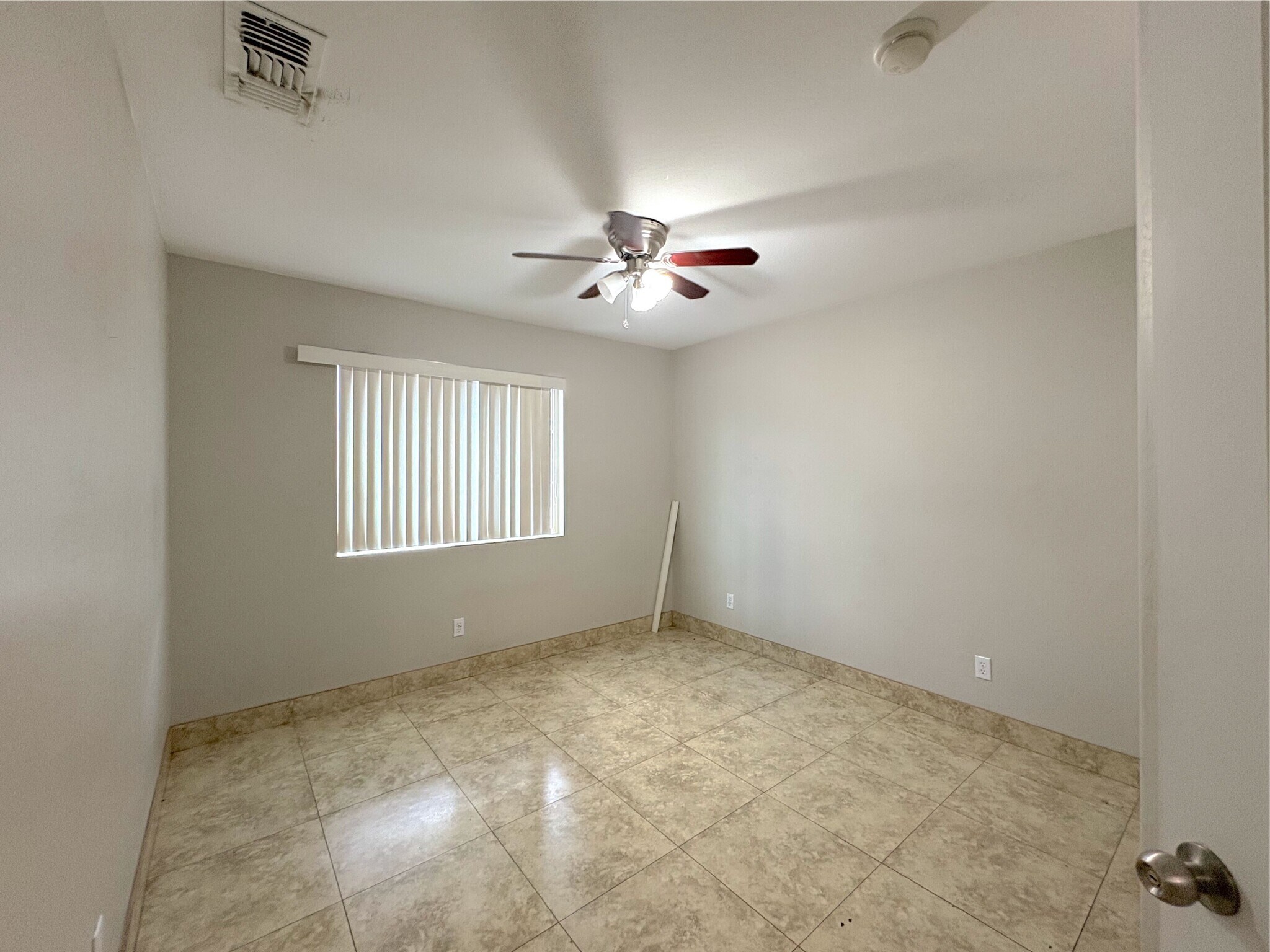 Building Photo - 2048 E Heartwood Ln
