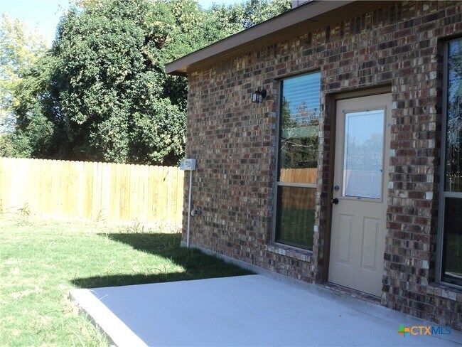 Building Photo - 1105 Brown Rock Dr