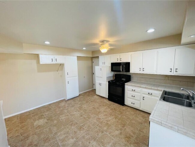 Building Photo - 678 Monterey Pl