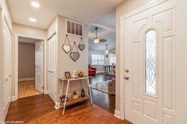 Building Photo - 2043 University Dr