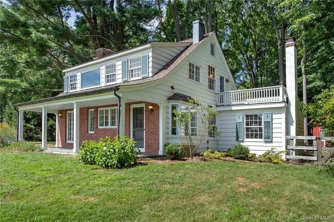 Building Photo - 332 Quaker Hill Rd