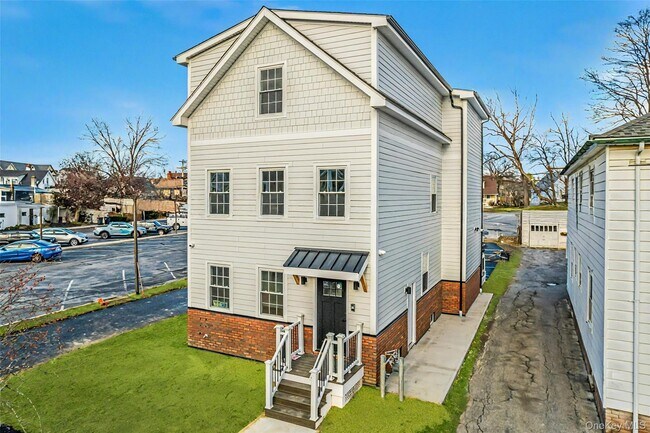 Building Photo - 9 Lagrange Ave