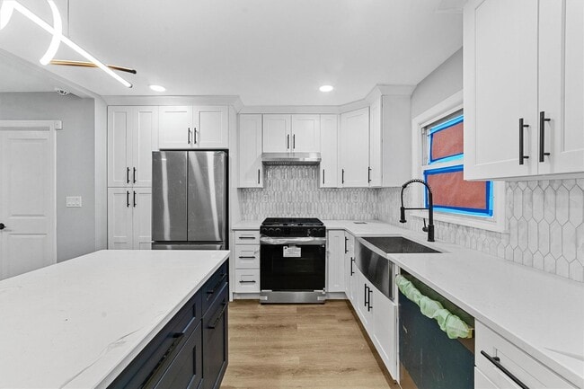 Building Photo - 129 Drake Ave