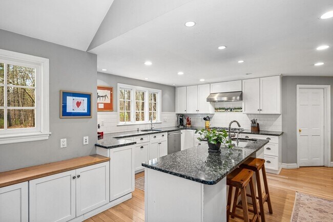 Building Photo - 71 Old Pickard Rd