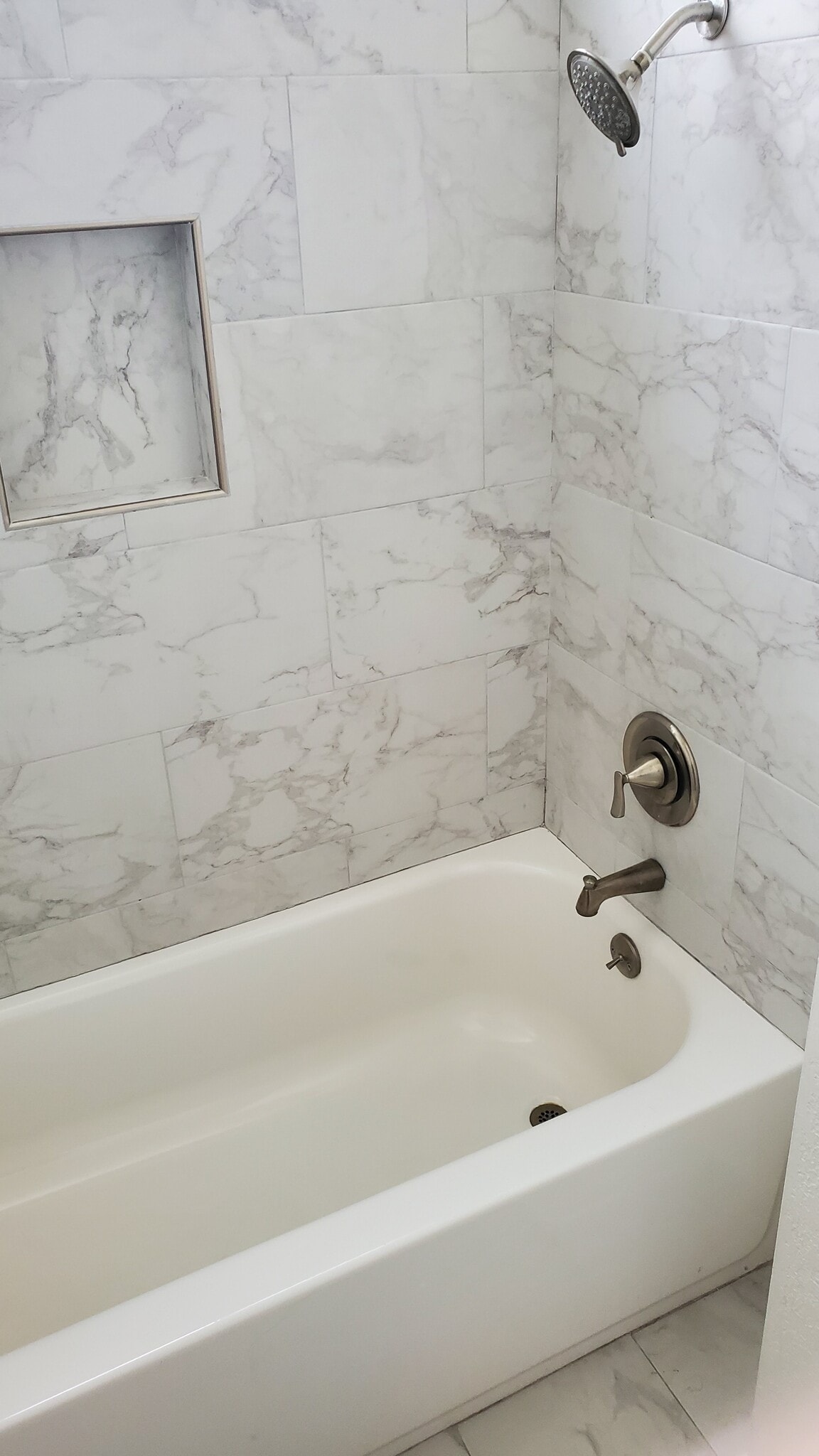 Master bath - 2005 W Culver Ave