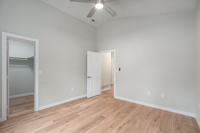 Building Photo - Upper-Level Duplex | $1,850/mo | All Utili...