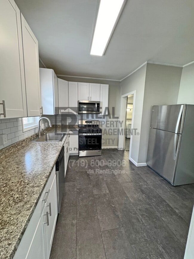 Building Photo - 1626 E Routt Ave