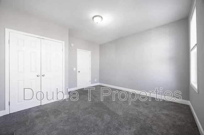 Building Photo - 10 N Ellwood Ave