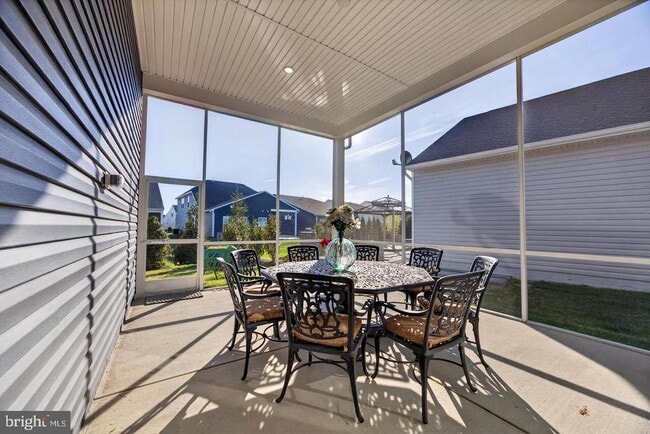 Building Photo - 215 Kingfisher Ln