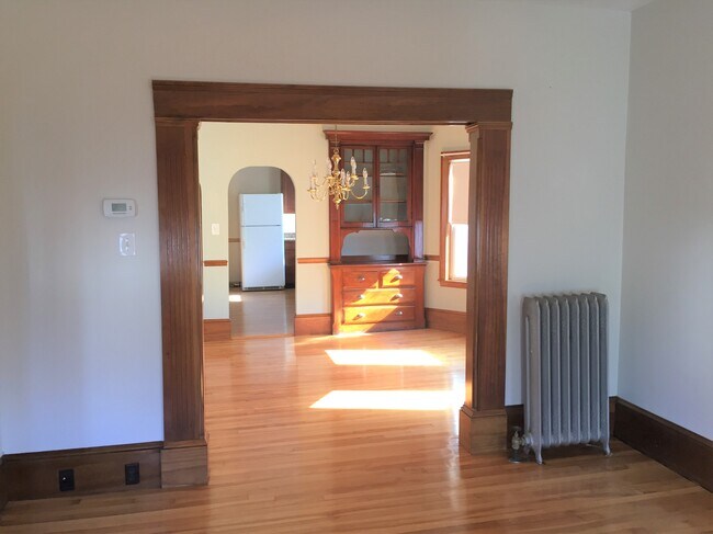 Building Photo - 19 Lakehill Ave