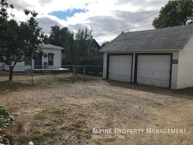 Building Photo - 1 Bed/1 Bath Twinhome For Rent!