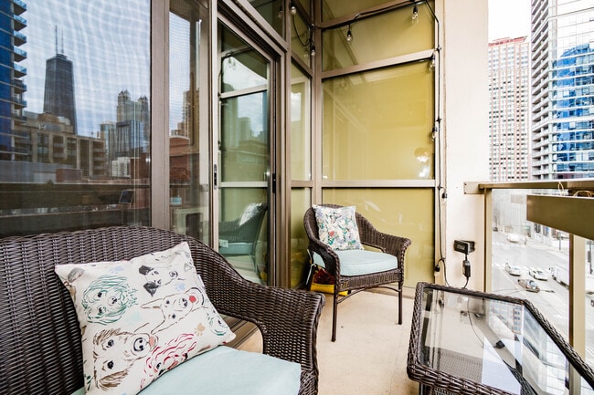 Building Photo - 150 W Superior St