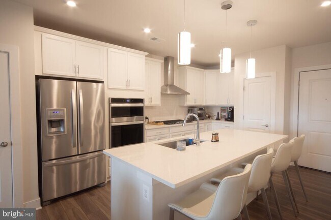 Primary Photo - 100 St Ives Pl