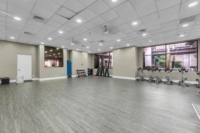 Building Photo - 10357 Buena Ventura Dr