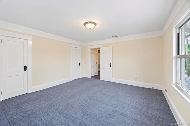 Building Photo - 108 Hempstead Ave