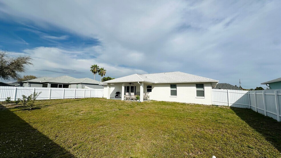 Primary Photo - 2210 SW 14th Ave