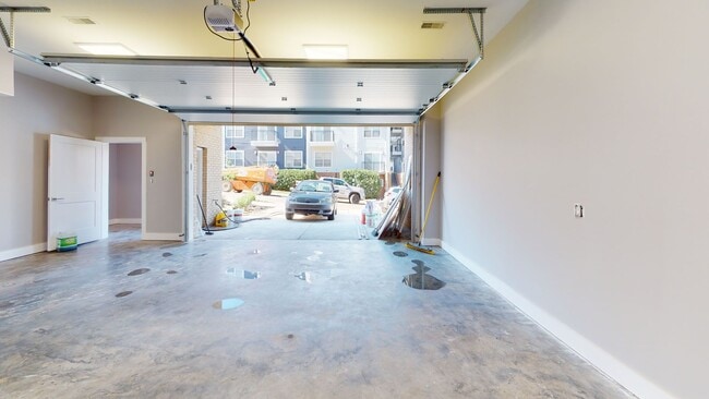 Building Photo - $1655 per Bedroom | 8BR Townhome in Fort S...