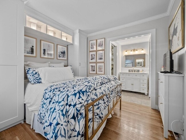 Building Photo - 19 Charter St