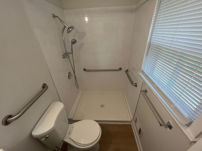 Building Photo - Move-in Ready Home Located in The Four Sea...