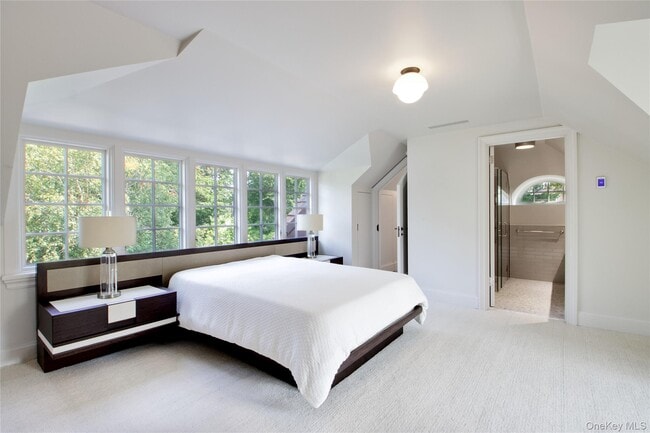 Building Photo - 22 Westbury Rd
