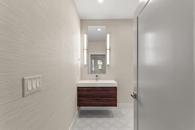 Building Photo - 601 S 9th St