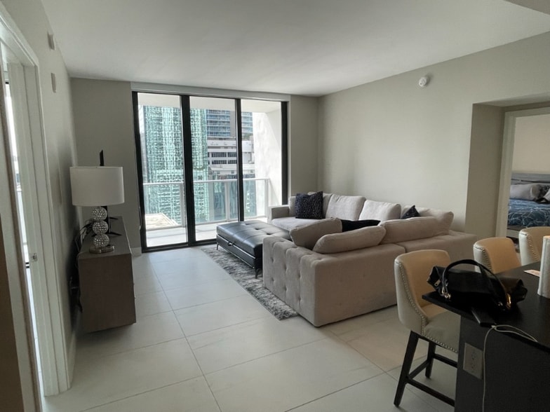 Primary Photo - 1010 Brickell Ave