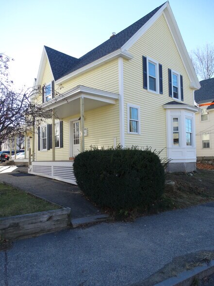 Building Photo - 513 Massabesic St
