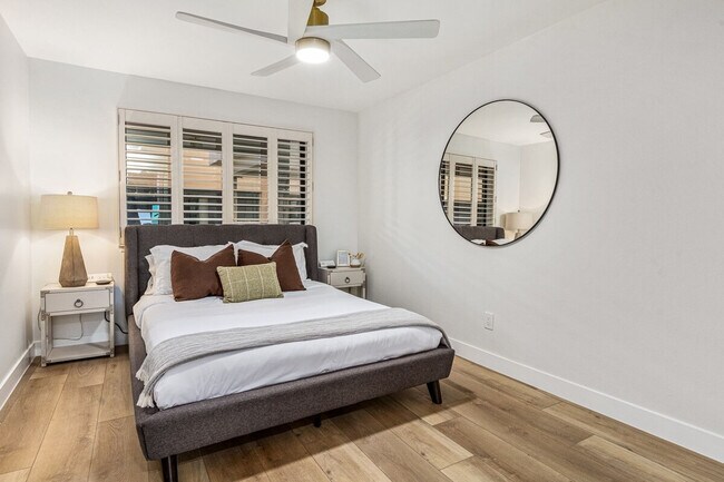 Building Photo - 145 S Shore Dr