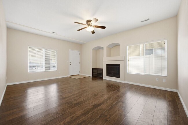Building Photo - Spacious South Ogden Townhome w/ Garage