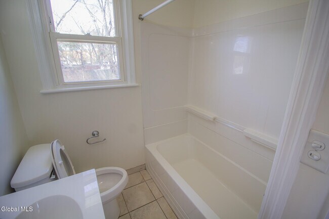 Building Photo - 16 Swayze Dr
