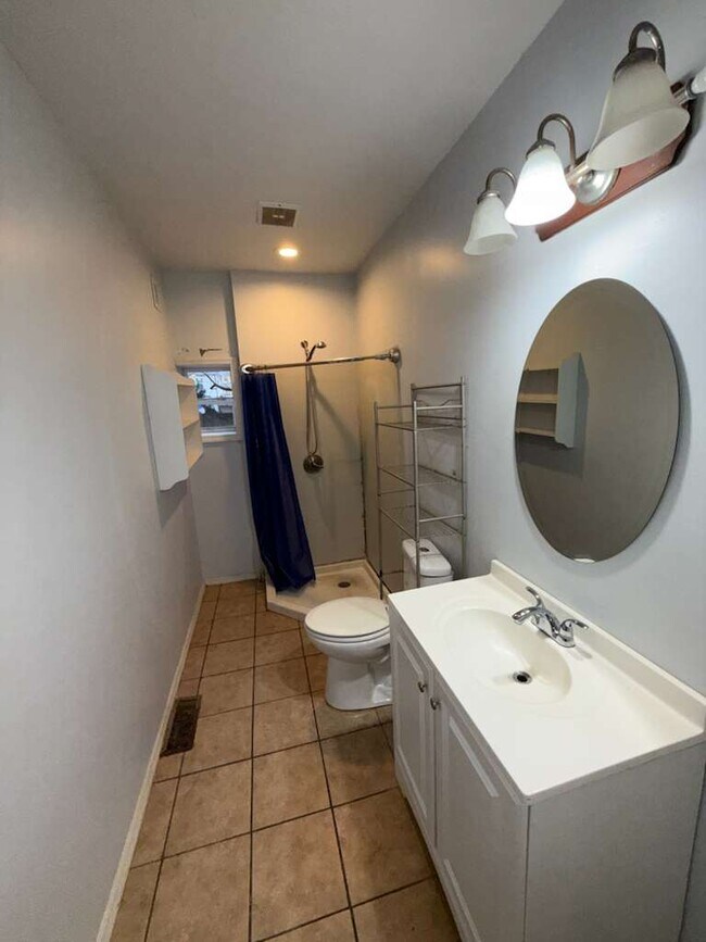 Building Photo - 27 Hewitt St