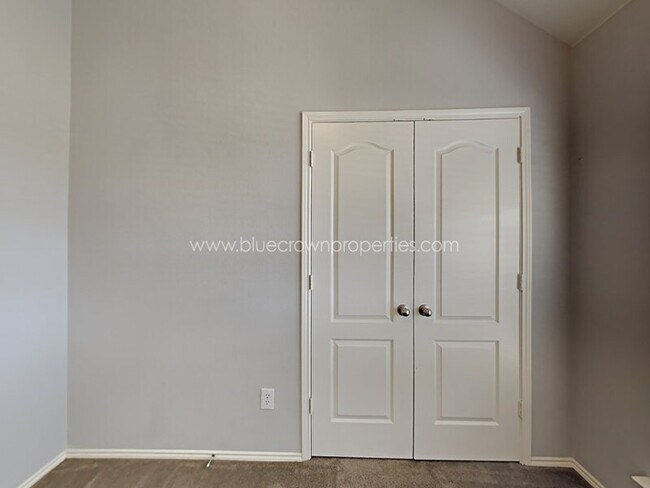 Building Photo - 8401 Greenfield Dr