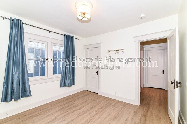 Building Photo - 1028 N Kealing Ave