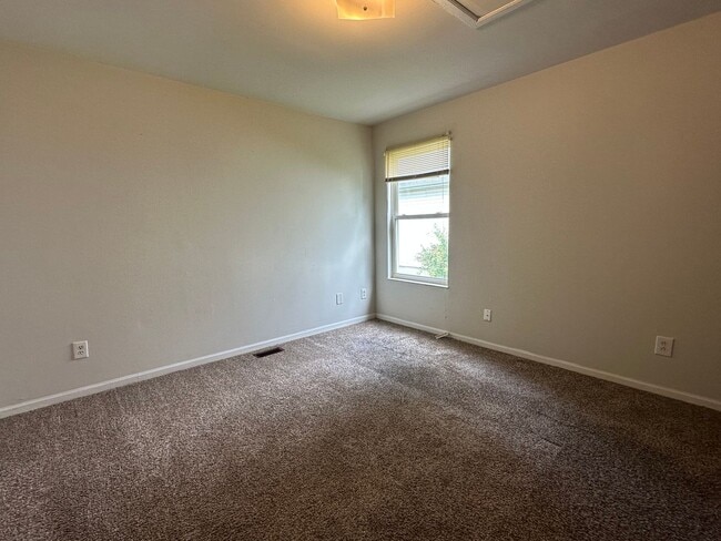 Building Photo - Delhi- Spacious 3 bedroom 2 bath in OHSD