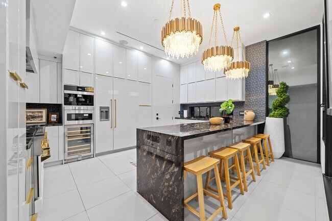 Building Photo - 838 California Ave