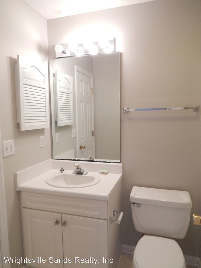 Building Photo - 2 br, 2 bath House - 805 March Court Unit K