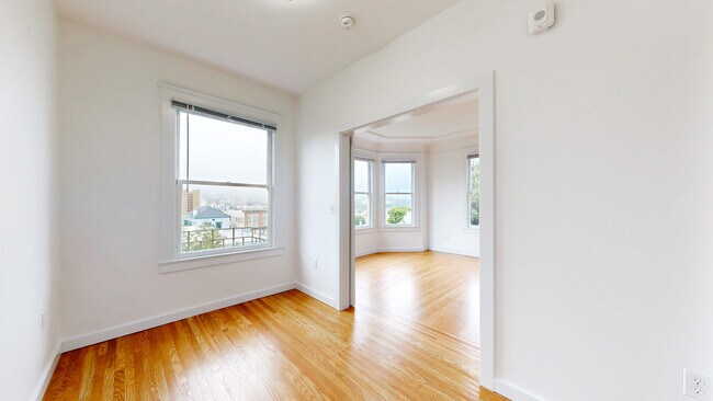 Building Photo - 938 Hayes St