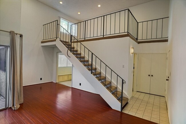 Building Photo - 1339 N Columbus Ave