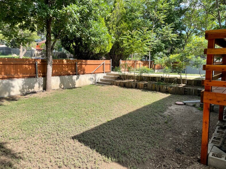 Front Yard - 2604 Tremont St