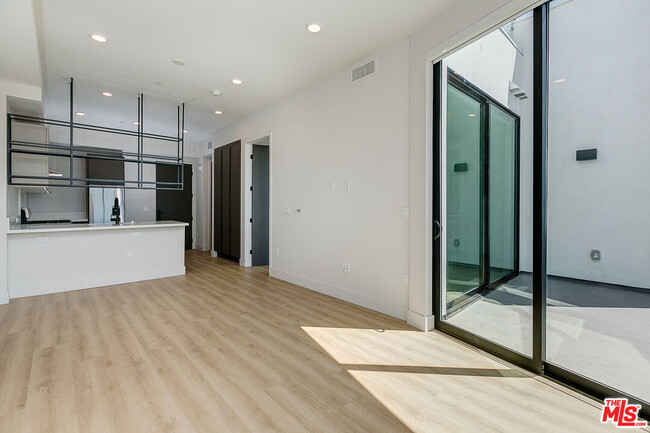 Building Photo - 3833 Dunn Dr