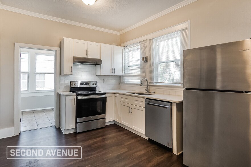 Building Photo - 518 Oak Pl