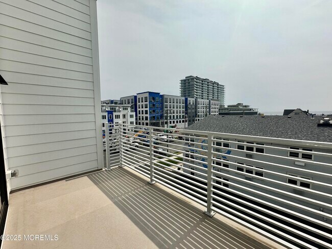 Building Photo - 218 3rd Ave