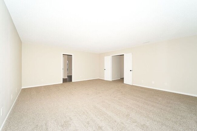 Building Photo - Large 4 Bedroom and Brownsburg Schools!