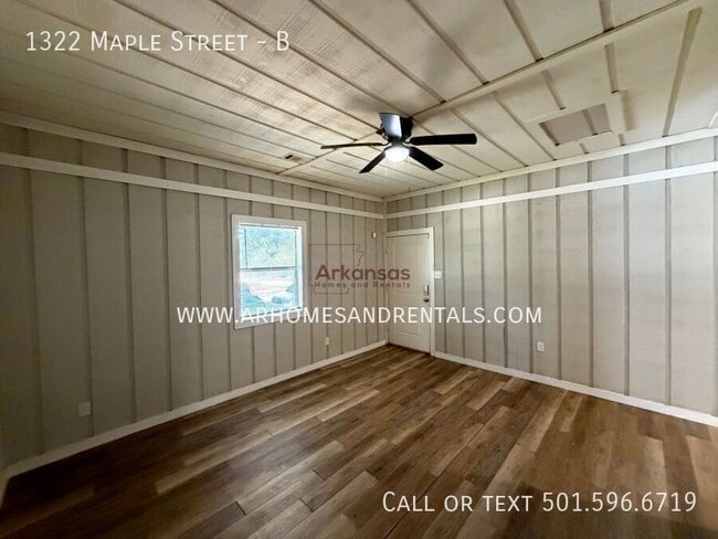 Building Photo - 1322 Maple St