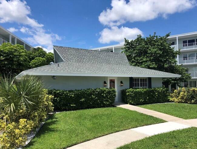 Building Photo - 2716 Vandiver Dr